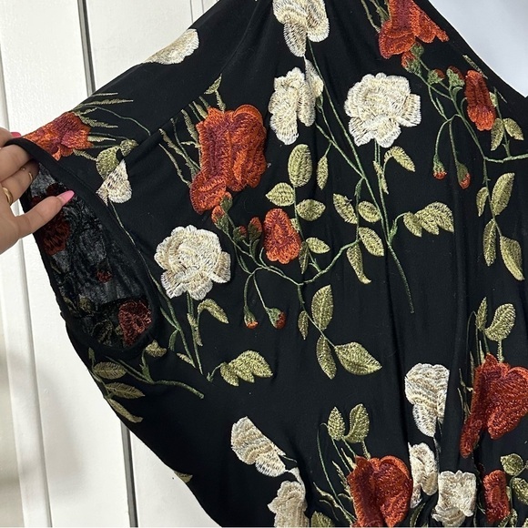 Anthropologie AKEMI + KIN Allora Size XS/S Floral Embroidered Oversized Top - Picture 6 of 11